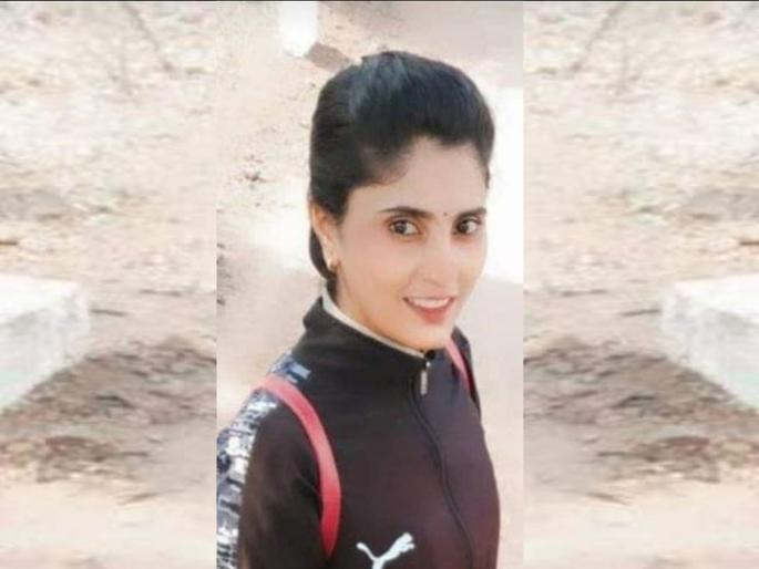 Kolhapur: Woman constable yogini Powar commits suicide by hanging in police line | Kolhapur News: कोल्हापूर: पोलीस लाईनमध्ये महिला कॉन्स्टेबलची गळफास घेऊन आत्महत्या; पोलीस दलात खळबळ Kolhapur: Woman constable yogini Powar commits suicide by hanging in police line | Kolhapur News: कोल्हापूर: पोलीस लाईनमध्ये महिला कॉन्स्टेबलची गळफास घेऊन आत्महत्या; पोलीस दलात खळबळ