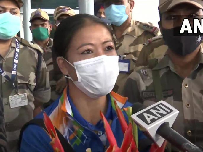 Apology : I apologize to the country, exclaimed Boxer Mary Kom as soon as she reached Delhi | Mary Kom Apology : मी देशाची माफी मागते, दिल्लीत पोहोचताच बॉक्सर मेरी कोमचे भावनिक उद्गार
