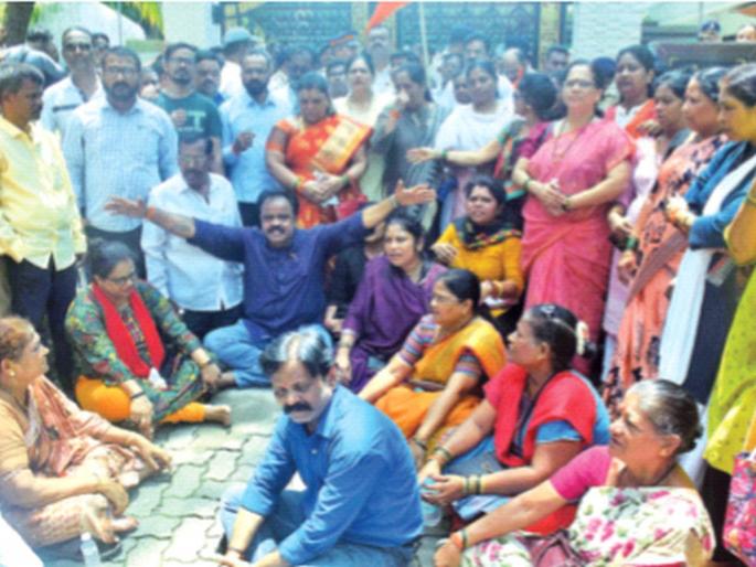 Don't be scared, fight! Whose voice? Shiv Sainik sloganeering outside Sanjay Raut's house | डरेंगे नहीं, लडेंगे! आवाज कुणाचा; संजय राऊत यांच्या घराबाहेर शिवसैनिकांची घोषणाबाजी Don't be scared, fight! Whose voice? Shiv Sainik sloganeering outside Sanjay Raut's house | डरेंगे नहीं, लडेंगे! आवाज कुणाचा; संजय राऊत यांच्या घराबाहेर शिवसैनिकांची घोषणाबाजी