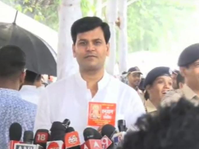 Maharashtra Vidhan Parishad Election: Fear of arrest, Ravi Rana reached Vidhan Bhavan; Said, 'Shiv Sena will lose' | Vidhan Parishad Election: अटकेची भीती, तरीही रवी राणा विधान भवनात पोहोचले; म्हणाले, 'शिवसेना हरणार' Maharashtra Vidhan Parishad Election: Fear of arrest, Ravi Rana reached Vidhan Bhavan; Said, 'Shiv Sena will lose' | Vidhan Parishad Election: अटकेची भीती, तरीही रवी राणा विधान भवनात पोहोचले; म्हणाले, 'शिवसेना हरणार'