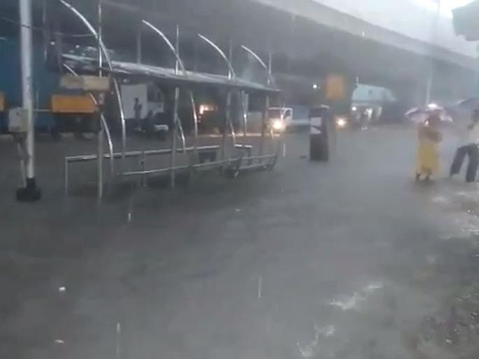 Moderate rains in Mumbai, Pune; Hindmata circle water ladging | मुंबई, पुण्यात पावसाची जोरदार हजेरी; हिंदमाता सर्कल तुडूंब Moderate rains in Mumbai, Pune; Hindmata circle water ladging | मुंबई, पुण्यात पावसाची जोरदार हजेरी; हिंदमाता सर्कल तुडूंब