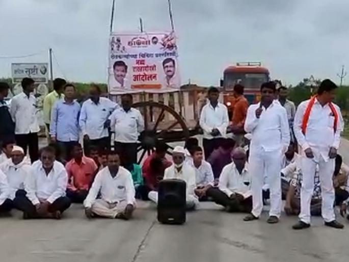 Declare a wet drought; chawa road block in latur | ओला दुष्काळ जाहीर करा; छावाचा रास्तारोको 