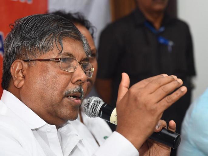 Party workers are not upset by the entry of opposition leaders in BJP says Chandrakant Patil | विरोधी पक्षातील नेत्यांच्या प्रवेशामुळे भाजपा कार्यकर्ते नाराज नाही - चंद्रकांत पाटील Party workers are not upset by the entry of opposition leaders in BJP says Chandrakant Patil | विरोधी पक्षातील नेत्यांच्या प्रवेशामुळे भाजपा कार्यकर्ते नाराज नाही - चंद्रकांत पाटील