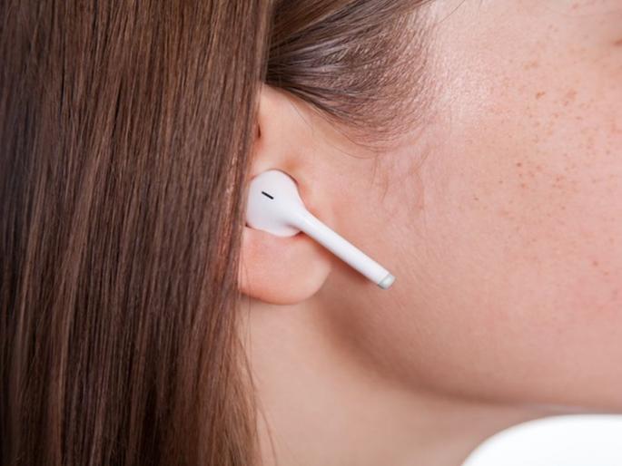 Constant use of headphones, earbuds will make you deaf! More than a billion children worldwide are at risk of hearing loss | हेडफोन, इअरबड्सचा सतत वापर तुम्हाला बहिरे करणार! जगभरातील एक अब्जाहून अधिक मुलांच्या श्रवणशक्तीवर परिणाम होण्याचा धोका Constant use of headphones, earbuds will make you deaf! More than a billion children worldwide are at risk of hearing loss | हेडफोन, इअरबड्सचा सतत वापर तुम्हाला बहिरे करणार! जगभरातील एक अब्जाहून अधिक मुलांच्या श्रवणशक्तीवर परिणाम होण्याचा धोका