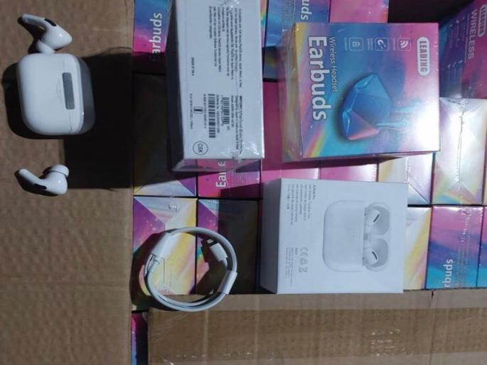 jnpt seal of 2 5 crores earpods Customs department s action crime news | सांगितले इअरबर्ड्स पण निघाले एअरपॉड्स, जेएनपीटीत अडीच कोटींचा ऐवज सील, jnpt seal of 2 5 crores earpods Customs department s action crime news | सांगितले इअरबर्ड्स पण निघाले एअरपॉड्स, जेएनपीटीत अडीच कोटींचा ऐवज सील,