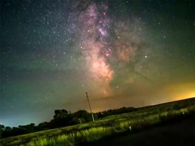 Astrophotographer clicked an exceptional video wherein we can feel the rotation of the earth | Video : पृथ्वी स्वत:भोवती फिरतानाचा अद्भूत नजारा कधी पाहिलाय का? नसेल पाहिला तर आता बघा.... Astrophotographer clicked an exceptional video wherein we can feel the rotation of the earth | Video : पृथ्वी स्वत:भोवती फिरतानाचा अद्भूत नजारा कधी पाहिलाय का? नसेल पाहिला तर आता बघा....