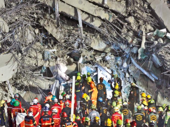 Earthquake causes huge damage, 1644 dead, 3,408 injured, 139 civilians missing, many buildings, some bridges collapsed, a dam burst, aid is pouring in from India and the world | भूकंपामुळे प्रचंड हानी, १६४४ ठार, ३,४०८ जण जखमी, १३९ नागरिक बेपत्ता, अनेक इमारती, काही पूल कोसळले, एक धरण फुटले, भारतासह जगभरातून मदतीचा ओघ सुरू Earthquake causes huge damage, 1644 dead, 3,408 injured, 139 civilians missing, many buildings, some bridges collapsed, a dam burst, aid is pouring in from India and the world | भूकंपामुळे प्रचंड हानी, १६४४ ठार, ३,४०८ जण जखमी, १३९ नागरिक बेपत्ता, अनेक इमारती, काही पूल कोसळले, एक धरण फुटले, भारतासह जगभरातून मदतीचा ओघ सुरू