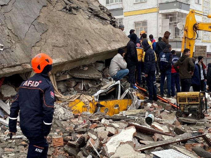 Turkey-Syria Earthquake: death toll tops 5000; Relief work started at war level | Turkey-Syria Earthquake: तुर्की-सीरियात भूकंपाने हाहाकार, मृतांचा आकडा 5000 वर; युद्ध पातळीवर मदतकार्य सुरू Turkey-Syria Earthquake: death toll tops 5000; Relief work started at war level | Turkey-Syria Earthquake: तुर्की-सीरियात भूकंपाने हाहाकार, मृतांचा आकडा 5000 वर; युद्ध पातळीवर मदतकार्य सुरू