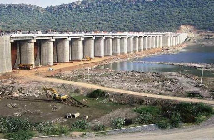 The dams in the eastern Vidarbha region dry, waiting for rain now | पूर्व विदर्भातील धरणे आटली, आता प्रतीक्षा पावसाची The dams in the eastern Vidarbha region dry, waiting for rain now | पूर्व विदर्भातील धरणे आटली, आता प्रतीक्षा पावसाची