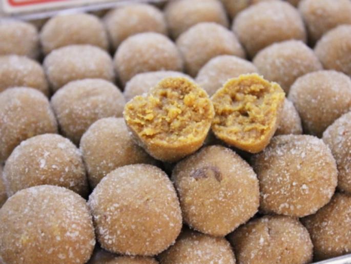 There is no question of how to eat pedha, then why there is a question of how to take naam? - Brahmachaitanya Gondwalekar Maharaj | पेढा कसा खाऊ हा प्रश्न पडत नाही ना, मग नाम कसे घेऊ हा प्रश्न का पडतो? - ब्रहचैतन्य गोंदवलेकार महाराज There is no question of how to eat pedha, then why there is a question of how to take naam? - Brahmachaitanya Gondwalekar Maharaj | पेढा कसा खाऊ हा प्रश्न पडत नाही ना, मग नाम कसे घेऊ हा प्रश्न का पडतो? - ब्रहचैतन्य गोंदवलेकार महाराज