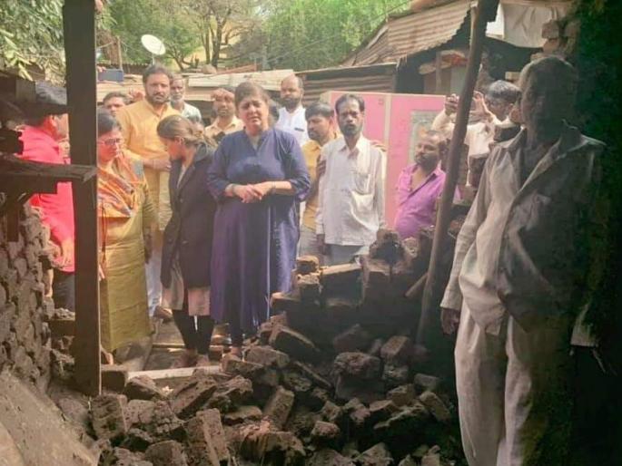 Request to the government to join hands for build a flood victims' house - Shamila Thackeray | हात जोडून सरकारला विनंती; गरजेच्या वस्तू सगळेच देऊ, तुम्ही पूरग्रस्तांचं घर उभारा...सांभाळा!- शर्मिला ठाकरे Request to the government to join hands for build a flood victims' house - Shamila Thackeray | हात जोडून सरकारला विनंती; गरजेच्या वस्तू सगळेच देऊ, तुम्ही पूरग्रस्तांचं घर उभारा...सांभाळा!- शर्मिला ठाकरे