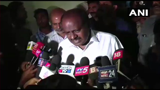 Kumaraswamy thinking of going away from politics; The feeling of being an 'accidental chief minister' | कुमारस्वामी राजकीय संन्यास घेण्याच्या विचारात; मनात 'अॅक्सिडेंटल मुख्यमंत्री' बनल्याची भावना Kumaraswamy thinking of going away from politics; The feeling of being an 'accidental chief minister' | कुमारस्वामी राजकीय संन्यास घेण्याच्या विचारात; मनात 'अॅक्सिडेंटल मुख्यमंत्री' बनल्याची भावना