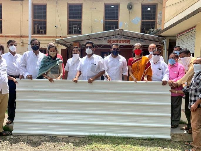 State government best help for storm victims; Distribution of letters to schools through Nationalist Welfare Trust | वादळग्रस्तांसाठी राज्य शासनाची सर्वोत्तम मदत; राष्ट्रवादी वेल्फेअर ट्रस्टमार्फत शाळांना पत्रे वाटप State government best help for storm victims; Distribution of letters to schools through Nationalist Welfare Trust | वादळग्रस्तांसाठी राज्य शासनाची सर्वोत्तम मदत; राष्ट्रवादी वेल्फेअर ट्रस्टमार्फत शाळांना पत्रे वाटप