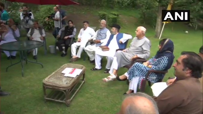 All-party unity in Kashmir to save the status of a special state | विशेष राज्याचा दर्जा वाचवण्यासाठी काश्मीरमध्ये सर्वपक्षीय एकजूट All-party unity in Kashmir to save the status of a special state | विशेष राज्याचा दर्जा वाचवण्यासाठी काश्मीरमध्ये सर्वपक्षीय एकजूट