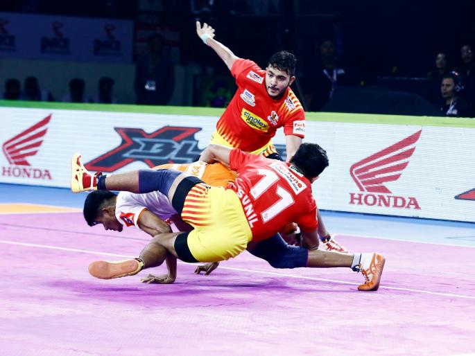Pro Kabaddi: Pune win over gujrat | प्रो कबड्डी : रंगतदार लढतीत पुण्याचा विजय
