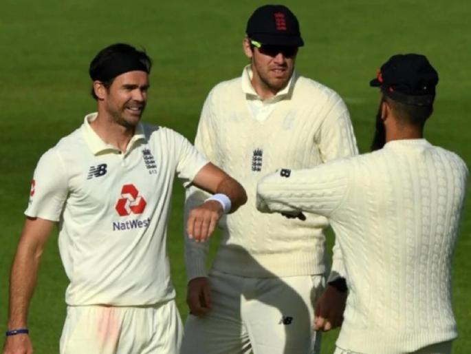 James Anderson celebrates wickets with physical distancing, uses hand sanitiser during warm-up game | Cricket is Back: जेम्स अँडरसननं घेतली विकेट अन् खेळाडूंचं सोशल डिस्टन्सिंग सेलिब्रेशन