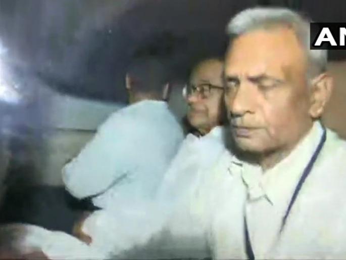 P Chidambaram taken away in a car by probe agency officials. | Big Breaking: दोन तासांच्या हायव्हॉल्टेज ड्राम्यानंतर सीबीआयने केली माजी केंद्रीय गृहमंत्री चिदंबरम यांना अटक