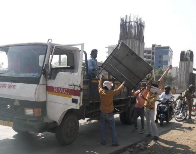 236 encroachments removed in Nagpur, illegal constructions demolished | नागपुरात २३६ अतिक्रमणे हटविली, अवैध बांधकाम तोडले 236 encroachments removed in Nagpur, illegal constructions demolished | नागपुरात २३६ अतिक्रमणे हटविली, अवैध बांधकाम तोडले