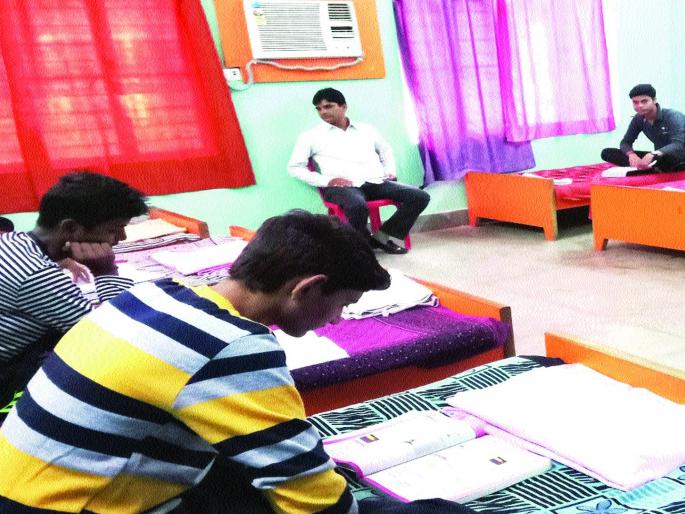 Where do students from rural areas want to live? | ग्रामीण भागातून येणाऱ्या विद्यार्थ्यांनी रहायचे कोठे? Where do students from rural areas want to live? | ग्रामीण भागातून येणाऱ्या विद्यार्थ्यांनी रहायचे कोठे?