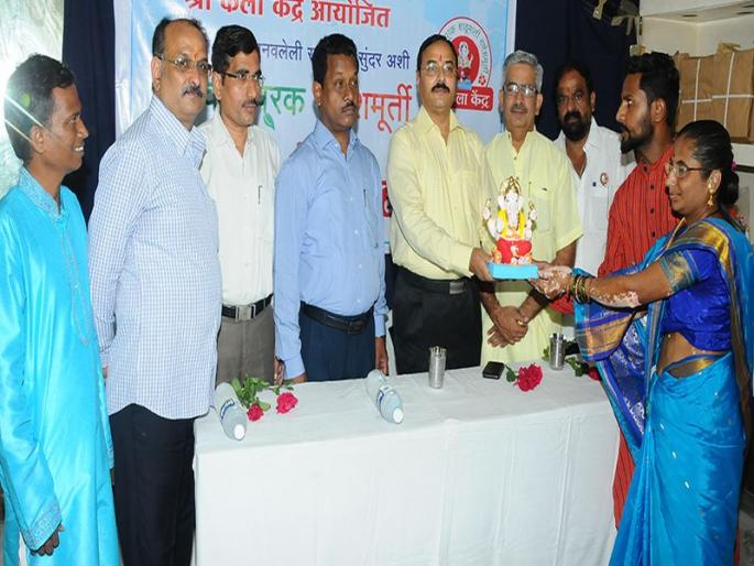 Collectorate of Jalgaon will bring the pattern of Ganesh idol to the state | जळगावातील शाडू माती गणेशमूर्तीचा पॅटर्न राज्यभर पोहचविणार - जिल्हाधिकारी Collectorate of Jalgaon will bring the pattern of Ganesh idol to the state | जळगावातील शाडू माती गणेशमूर्तीचा पॅटर्न राज्यभर पोहचविणार - जिल्हाधिकारी