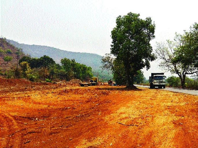 The slow pace of four-dimensional work due to echo sensitivity zones | इको सेन्सेटिव्ह झोनमुळे चौपदरीकरणाचे काम धीम्या गतीने The slow pace of four-dimensional work due to echo sensitivity zones | इको सेन्सेटिव्ह झोनमुळे चौपदरीकरणाचे काम धीम्या गतीने