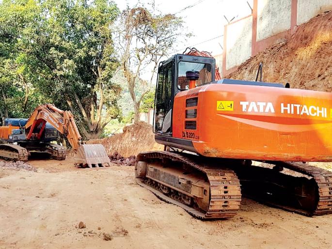 Mountaineering of the mountains in the Eco Sensitive Zone for road construction | रस्ता बांधकामासाठी इको सेन्सेटिव्ह झोनमध्ये डोंगराचे बेकायदा खोदकाम Mountaineering of the mountains in the Eco Sensitive Zone for road construction | रस्ता बांधकामासाठी इको सेन्सेटिव्ह झोनमध्ये डोंगराचे बेकायदा खोदकाम