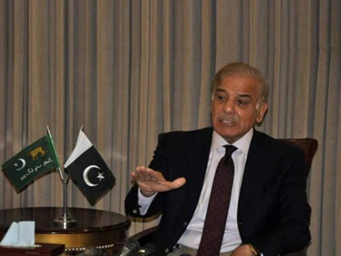 pakistan economic crisis foreign exchange reserves empty suzuki motors shut down the factory locks on many big companies in pakistan | Pakistan Economic Crisis:पाकिस्तानचे आणखी संकट वाढले! परकीय चलनाचा साठा संपला, सुझुकी मोटर्सनेही बंद केली फॅक्टरी pakistan economic crisis foreign exchange reserves empty suzuki motors shut down the factory locks on many big companies in pakistan | Pakistan Economic Crisis:पाकिस्तानचे आणखी संकट वाढले! परकीय चलनाचा साठा संपला, सुझुकी मोटर्सनेही बंद केली फॅक्टरी