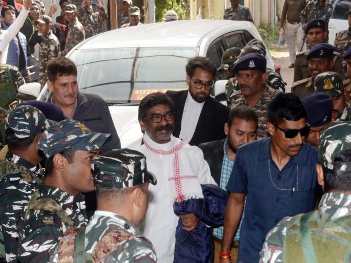 Increase in Hemant Soren's ED custody by 5 days; An inquiry was made on WhatsApp chat with a colleague | हेमंत सोरेन यांच्या ईडी कोठडीत वाढ; सहकाऱ्याशी व्हॉट्सअप चॅटवर झाली चौकशी  Increase in Hemant Soren's ED custody by 5 days; An inquiry was made on WhatsApp chat with a colleague | हेमंत सोरेन यांच्या ईडी कोठडीत वाढ; सहकाऱ्याशी व्हॉट्सअप चॅटवर झाली चौकशी