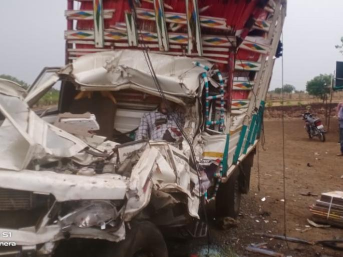 Breaking; Tempo and jeep accident near Mohol; Both died on the spot | Breaking; मोहोळजवळ टेम्पो व जीपचा अपघात; दोघांचा जागीच मृत्यू Breaking; Tempo and jeep accident near Mohol; Both died on the spot | Breaking; मोहोळजवळ टेम्पो व जीपचा अपघात; दोघांचा जागीच मृत्यू