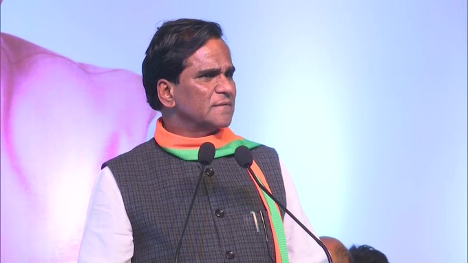 BJP has a washing machine and Nirma powder of Gujarat; Raosaheb danve answered supriya sule | ''भाजपकडे वॉशिंग मशीन; डागाळलेल्यांना गुजरातच्या निरमा पावडरने धुतो''
