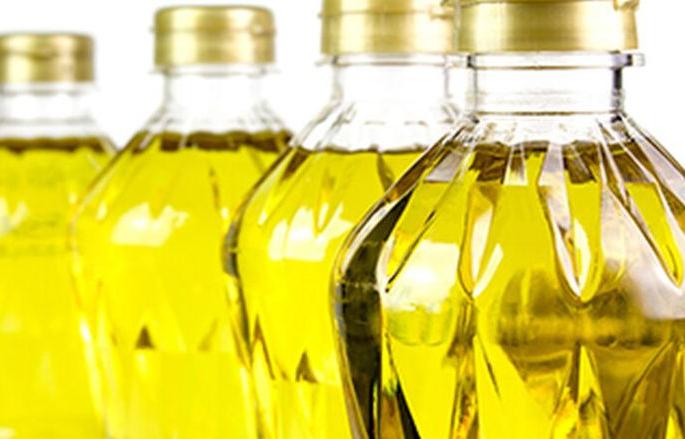 Edible oil price erupts in Nagpur: poor during festivals, panchayat of common people, artificial scarcity | नागपुरात खाद्यतेल भडकले  : सणांमध्ये गरीब, सामान्यांची पंचाईत, कृत्रिम टंचाई