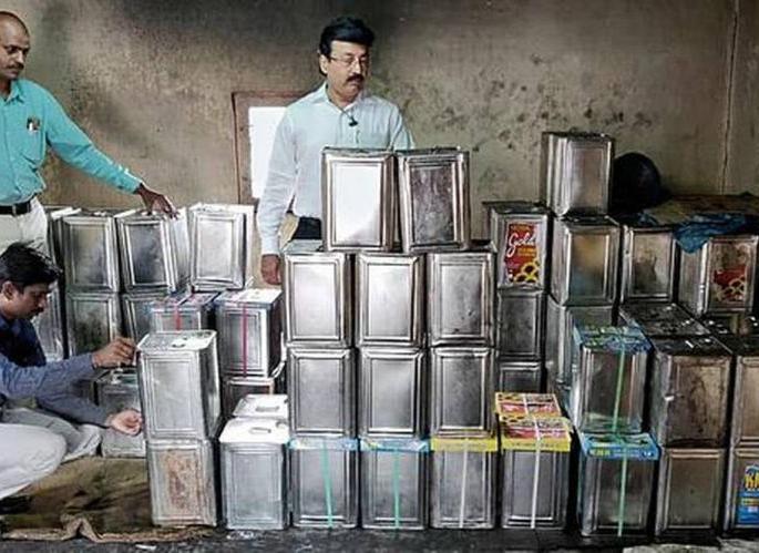 Raid on 18 shops who adulterated in Nagpur | नागपुरात भेसळ करणाऱ्या १८ दुकानांवर धाडी