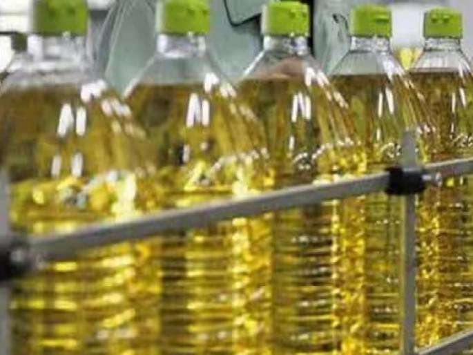 Along with pulses edible oil prices also went up Kitchen items are expensive | डाळींसोबत खाद्यतेलाचे दरही महागले; स्वयंपाकघरातील वस्तू महाग Along with pulses edible oil prices also went up Kitchen items are expensive | डाळींसोबत खाद्यतेलाचे दरही महागले; स्वयंपाकघरातील वस्तू महाग