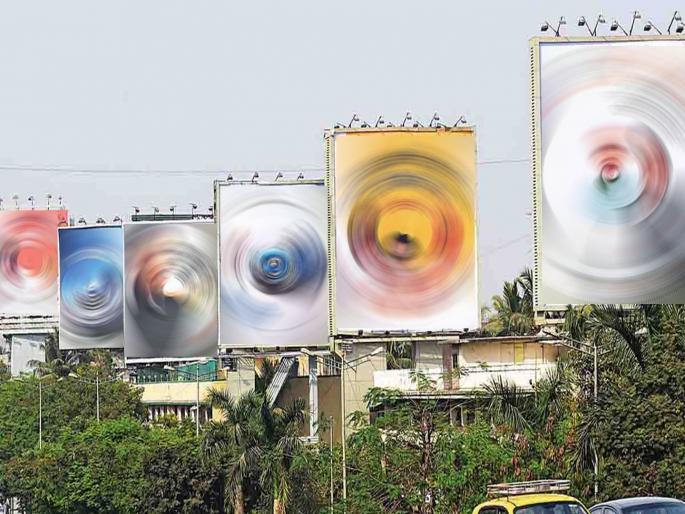 Ministers, MPs, MLAs, corporators think that banners will make them popular That is, of course, a misunderstanding | बटबटीत बॅनरबाजी करणाऱ्यांना वठणीवर कुणी आणायचे? Ministers, MPs, MLAs, corporators think that banners will make them popular That is, of course, a misunderstanding | बटबटीत बॅनरबाजी करणाऱ्यांना वठणीवर कुणी आणायचे?