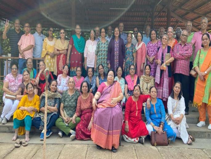 Dombivali: 1974 class 10th batch of Dombivali's Tilaknagar School meets after 50 years | Dombivali: डोंबिवलीच्या टिळकनगर शाळेच्या १९७४ च्या दहावीच्या बँचची तब्बल ५० वर्षांनी भेट Dombivali: 1974 class 10th batch of Dombivali's Tilaknagar School meets after 50 years | Dombivali: डोंबिवलीच्या टिळकनगर शाळेच्या १९७४ च्या दहावीच्या बँचची तब्बल ५० वर्षांनी भेट
