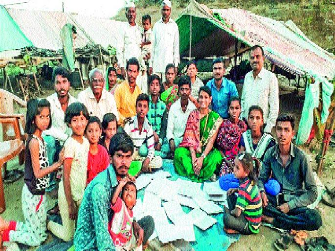 A unique school for education! | शिक्षणासाठी पालावर भरतेय बिनभिंतीची शाळा!, एक अनोखा उपक्रम  A unique school for education! | शिक्षणासाठी पालावर भरतेय बिनभिंतीची शाळा!, एक अनोखा उपक्रम