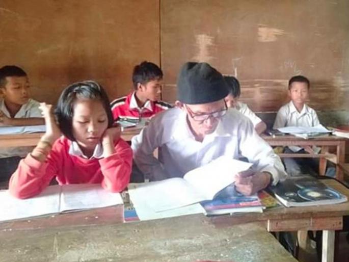 78 year old man enrols in class 9 in mizoram walks 3 kilometres daily to school | इच्छा तिथे मार्ग! 78 वर्षीय व्यक्तीने नववीत घेतला प्रवेश; दररोज 3 किमी चालत जातात शाळेत 78 year old man enrols in class 9 in mizoram walks 3 kilometres daily to school | इच्छा तिथे मार्ग! 78 वर्षीय व्यक्तीने नववीत घेतला प्रवेश; दररोज 3 किमी चालत जातात शाळेत