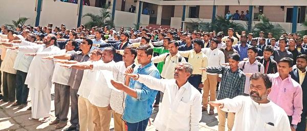 Pledge to save education at Kolhapur 'Cyber' | कोल्हापूर ‘सायबर’मध्ये शिक्षण वाचविण्याची घेतली प्रतिज्ञा Pledge to save education at Kolhapur 'Cyber' | कोल्हापूर ‘सायबर’मध्ये शिक्षण वाचविण्याची घेतली प्रतिज्ञा