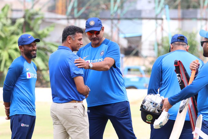 Rahul Dravid is pure ghee, while Ravi Shastri is Dalda; Comment from the fan on the BCCI photo | द्रविड म्हणजे शुद्ध घी, तर शास्त्री म्हणजे डालडा; बीसीसीआयच्या फोटोवर चाहत्याची भन्नाट कमेंट