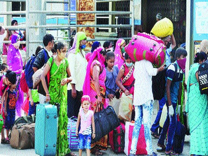 Broke the backbone of the industrial cycle of the poor; Thousands of small businesses cooled | गोरगरिबांच्या उद्योगचक्राचा कणा मोडला; हजारो छोटे उद्योग थंडावले Broke the backbone of the industrial cycle of the poor; Thousands of small businesses cooled | गोरगरिबांच्या उद्योगचक्राचा कणा मोडला; हजारो छोटे उद्योग थंडावले