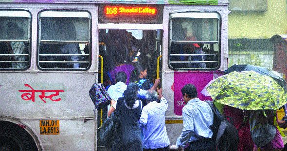 Best executives on the road to increase the passenger | प्रवासी वाढविण्यासाठी बेस्ट अधिकारी रस्त्यावर Best executives on the road to increase the passenger | प्रवासी वाढविण्यासाठी बेस्ट अधिकारी रस्त्यावर
