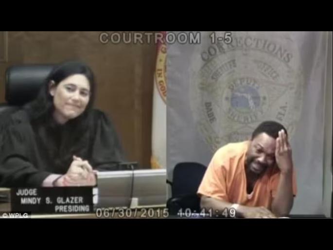 Former classmates meeting courtroom viral video judge criminal life changed Arthur Booth case Mindy Glazer US | एक जज अन् दुसरा गुन्हेगार...शाळेतील मित्र-मैत्रिणीची भेट आणि मग.... Former classmates meeting courtroom viral video judge criminal life changed Arthur Booth case Mindy Glazer US | एक जज अन् दुसरा गुन्हेगार...शाळेतील मित्र-मैत्रिणीची भेट आणि मग....