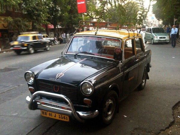 Rickshaw-taxi drivers are not helped | रिक्षा-टॅक्सी चालकांना मदत नाही अन् गाडीही बंद Rickshaw-taxi drivers are not helped | रिक्षा-टॅक्सी चालकांना मदत नाही अन् गाडीही बंद