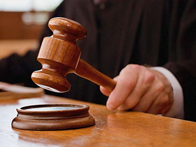 Examination of Class VII students The bench has taken note of the 'Lokmat' narrative | १२ वीच्या विद्यार्थ्यांची जमिनीवर बसून परीक्षा; ‘लोकमत’च्या वृत्ताची खंडपीठाने घेतली दखल Examination of Class VII students The bench has taken note of the 'Lokmat' narrative | १२ वीच्या विद्यार्थ्यांची जमिनीवर बसून परीक्षा; ‘लोकमत’च्या वृत्ताची खंडपीठाने घेतली दखल