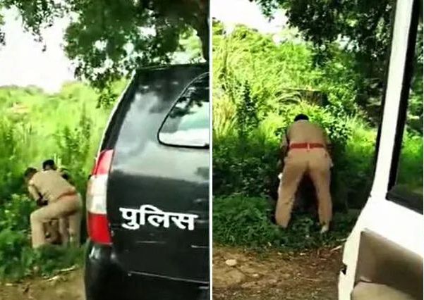 Video: Two policemen fighting for front seat in patrol vehicle | Video: गस्ती वाहनात पुढे कोण बसणार यावरून दोन पोलिसांत हाणामारी