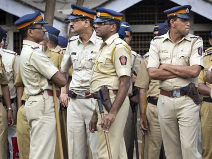 cuff parade police register complaint of neavy commander | अखेर कफ परेड पोलिसांना झाली उपरती! cuff parade police register complaint of neavy commander | अखेर कफ परेड पोलिसांना झाली उपरती!