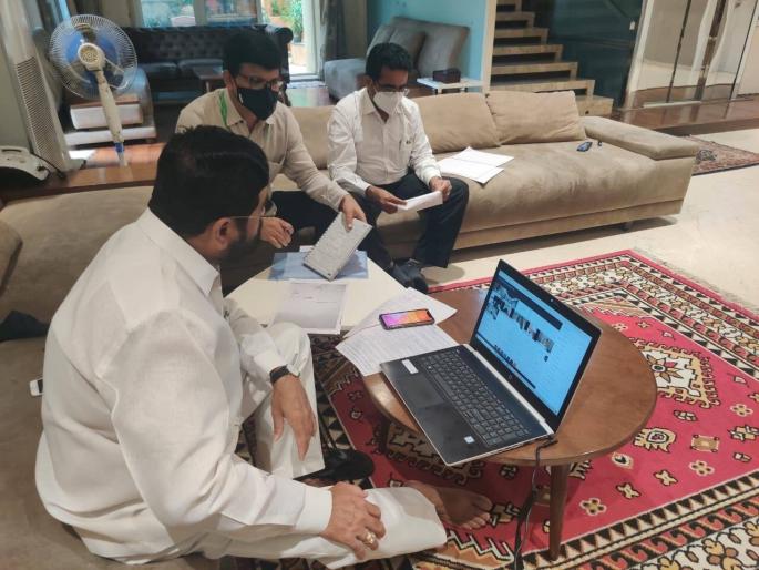 Let's go, train ... Toll waiver for the servants going for Ganeshotsav in Konkan, eknath shinde | जाऊ दे रे गाडी... गणेशोत्सवासाठी जाणाऱ्या चाकरमान्यांना टोल माफ Let's go, train ... Toll waiver for the servants going for Ganeshotsav in Konkan, eknath shinde | जाऊ दे रे गाडी... गणेशोत्सवासाठी जाणाऱ्या चाकरमान्यांना टोल माफ