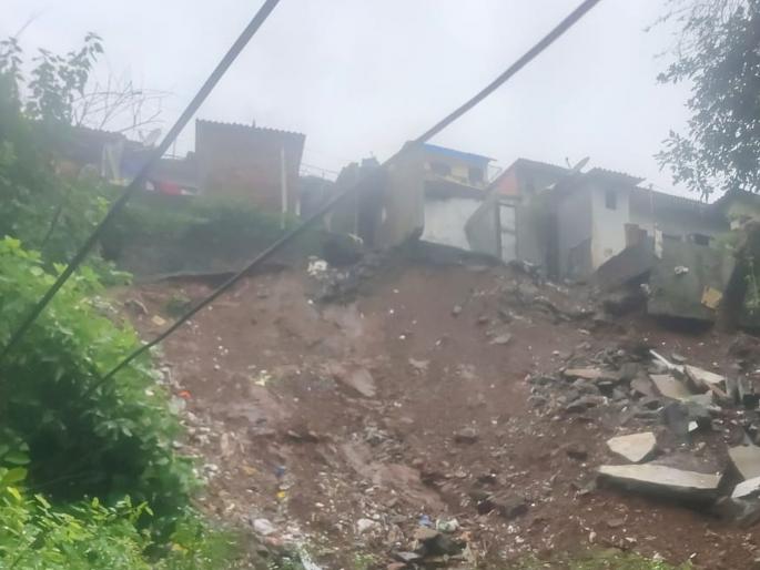 protective wall will be built on the hill in Ulhasnagar; Municipal decision | अखेर उल्हासनगरातील खचलेल्या डोंगराला संरक्षण भिंत बांधणार; पालिकेचा निर्णय