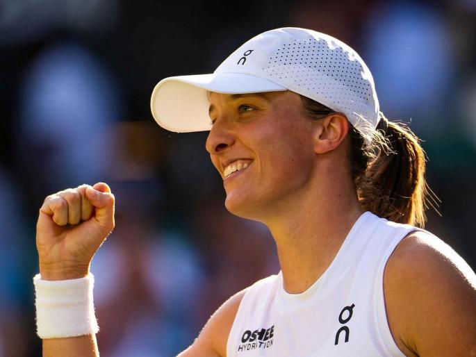 Poland's Iga Swiatek is the new Wimbledon queen | पोलंडची इगा स्वियातेक विम्बल्डनची नवी क्वीन Poland's Iga Swiatek is the new Wimbledon queen | पोलंडची इगा स्वियातेक विम्बल्डनची नवी क्वीन