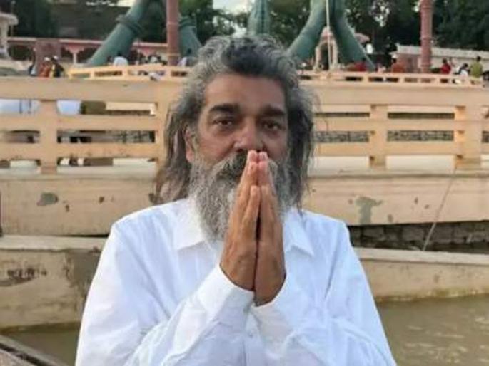 Desai's daughters gave their father a shoulder; The funeral was held at ND Studio | देसाई यांच्या मुलींनी दिला पित्याला खांदा; एनडी स्टुडिओत झाले अंत्यसंस्कार Desai's daughters gave their father a shoulder; The funeral was held at ND Studio | देसाई यांच्या मुलींनी दिला पित्याला खांदा; एनडी स्टुडिओत झाले अंत्यसंस्कार